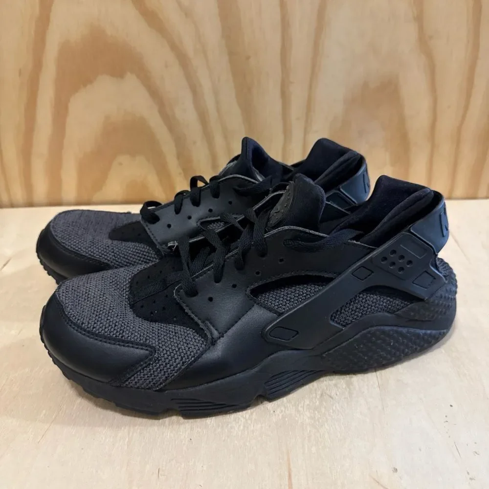 Nike Air Huarche Black/Dark Gray Black Cross Trainer Men’s Size 11.5